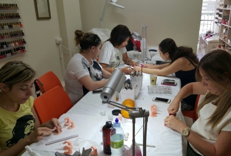 בניית ציפורניים – ריענון ושיפור מקצועי